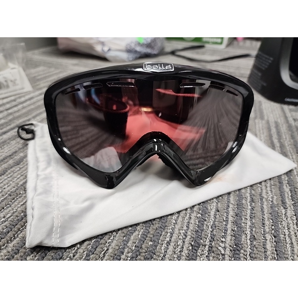 BOLLE GOGGLES Black Frames Mirrored Red Lenses Ski/Board Adjustable‎ Strap